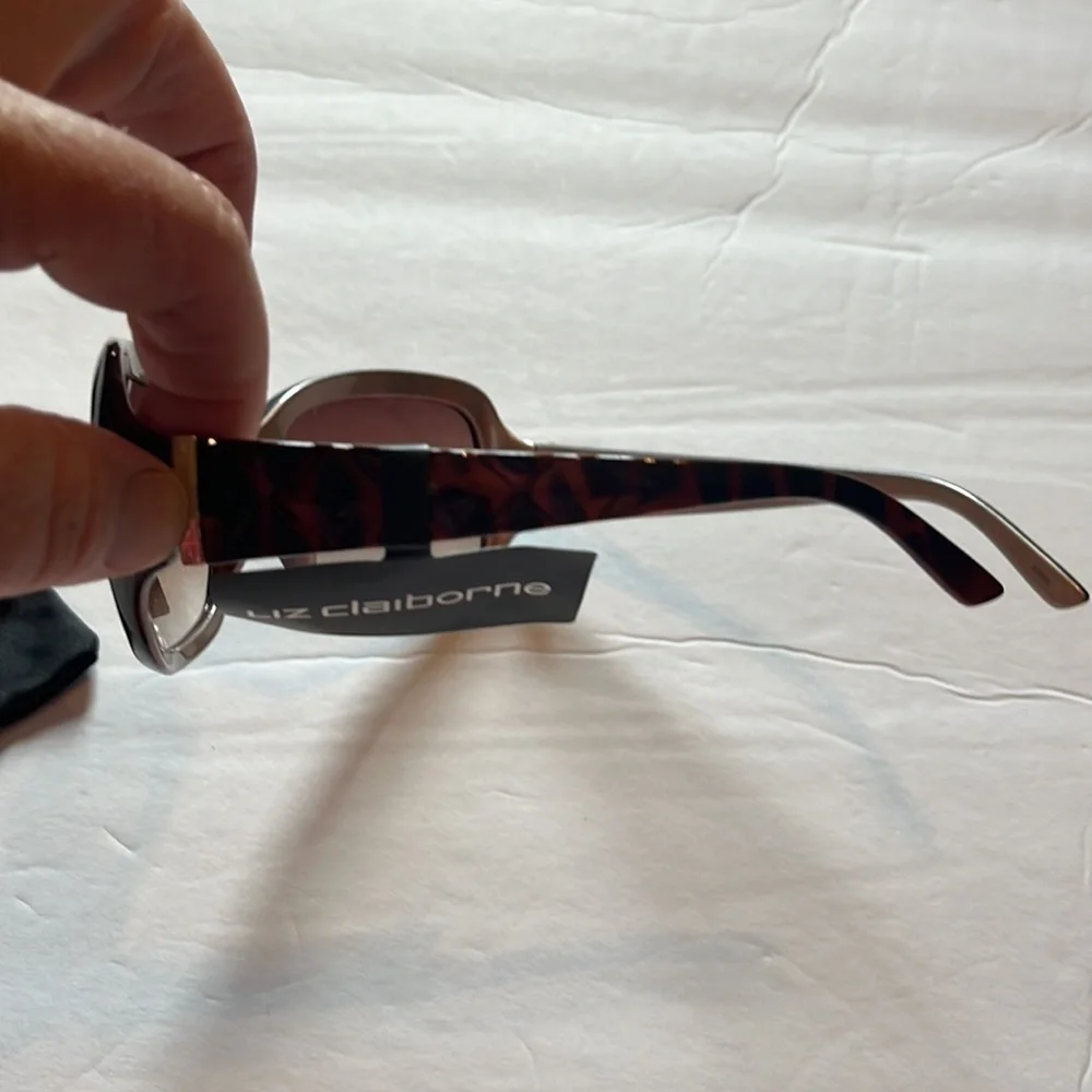 NWT-Liz Claiborne 100% UV protection brown sunglasses with bag